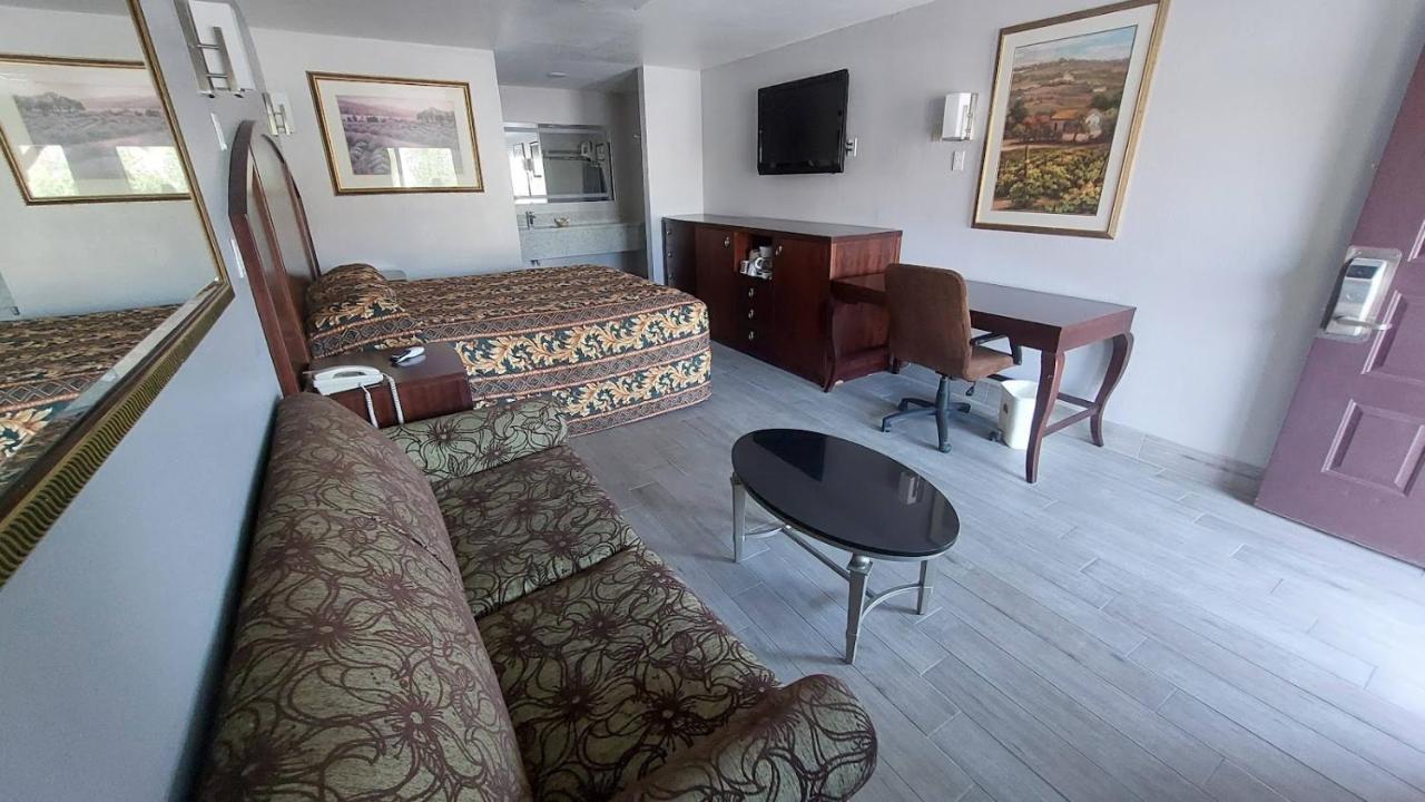 Regency Inn Норко Экстерьер фото