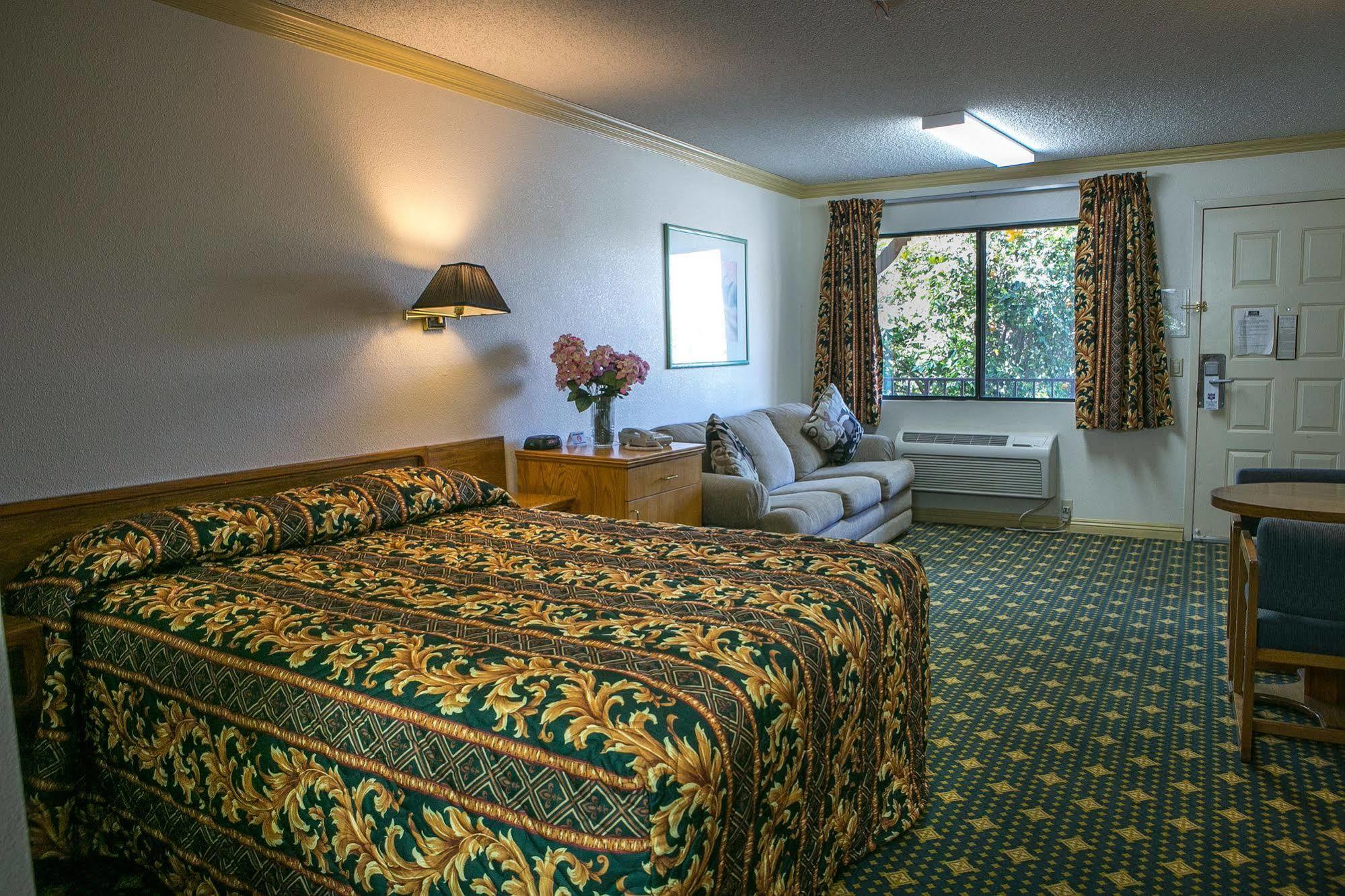 Regency Inn Норко Экстерьер фото